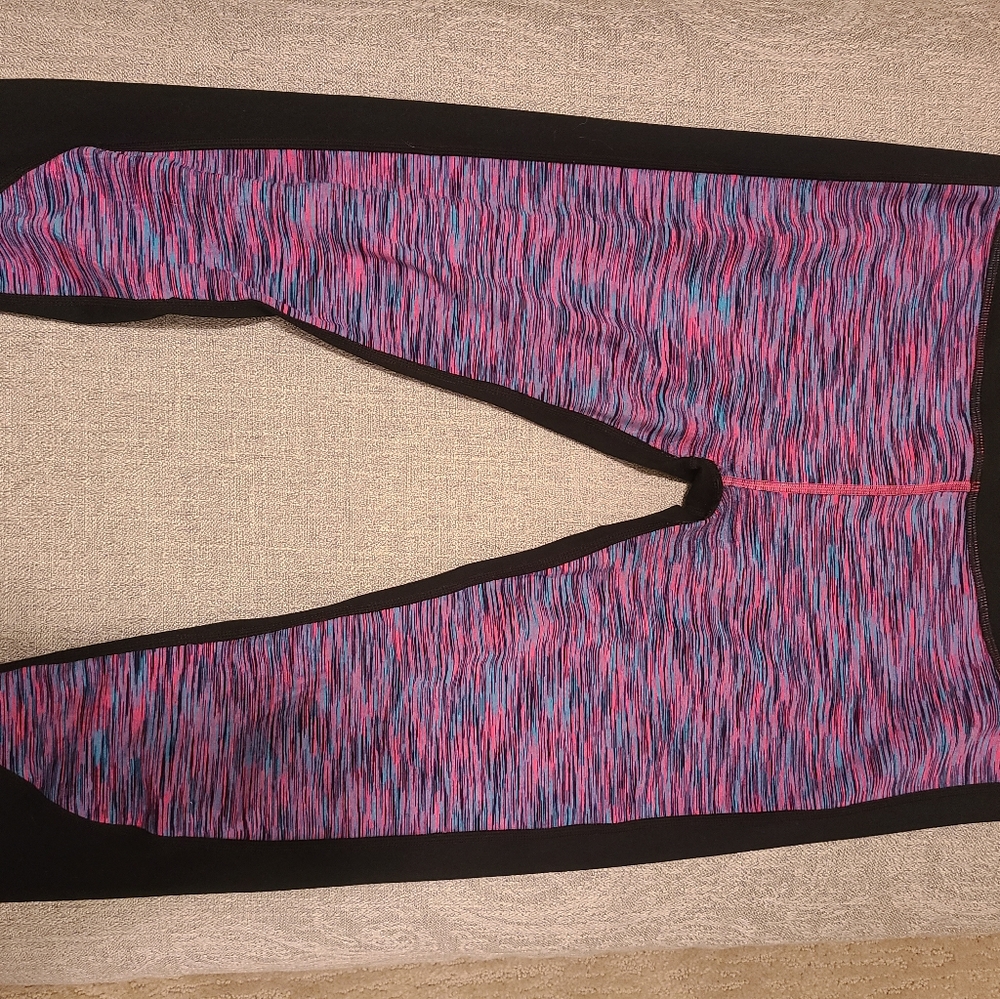 Large pink Fabletics yoga pants knee length